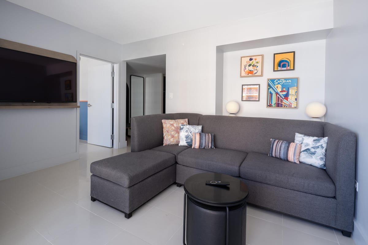 Deluxe Suite, 1 Bedroom | Living area