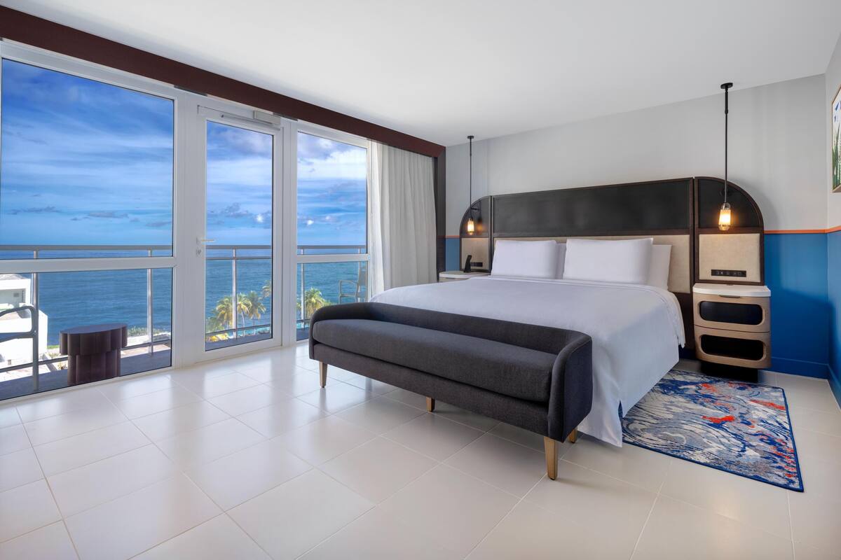 Phòng Suite, 1 giường cỡ king, quang cảnh biển, góc | Két bảo mật tại phòng, bàn, khu vực làm việc phù hợp cho laptop 