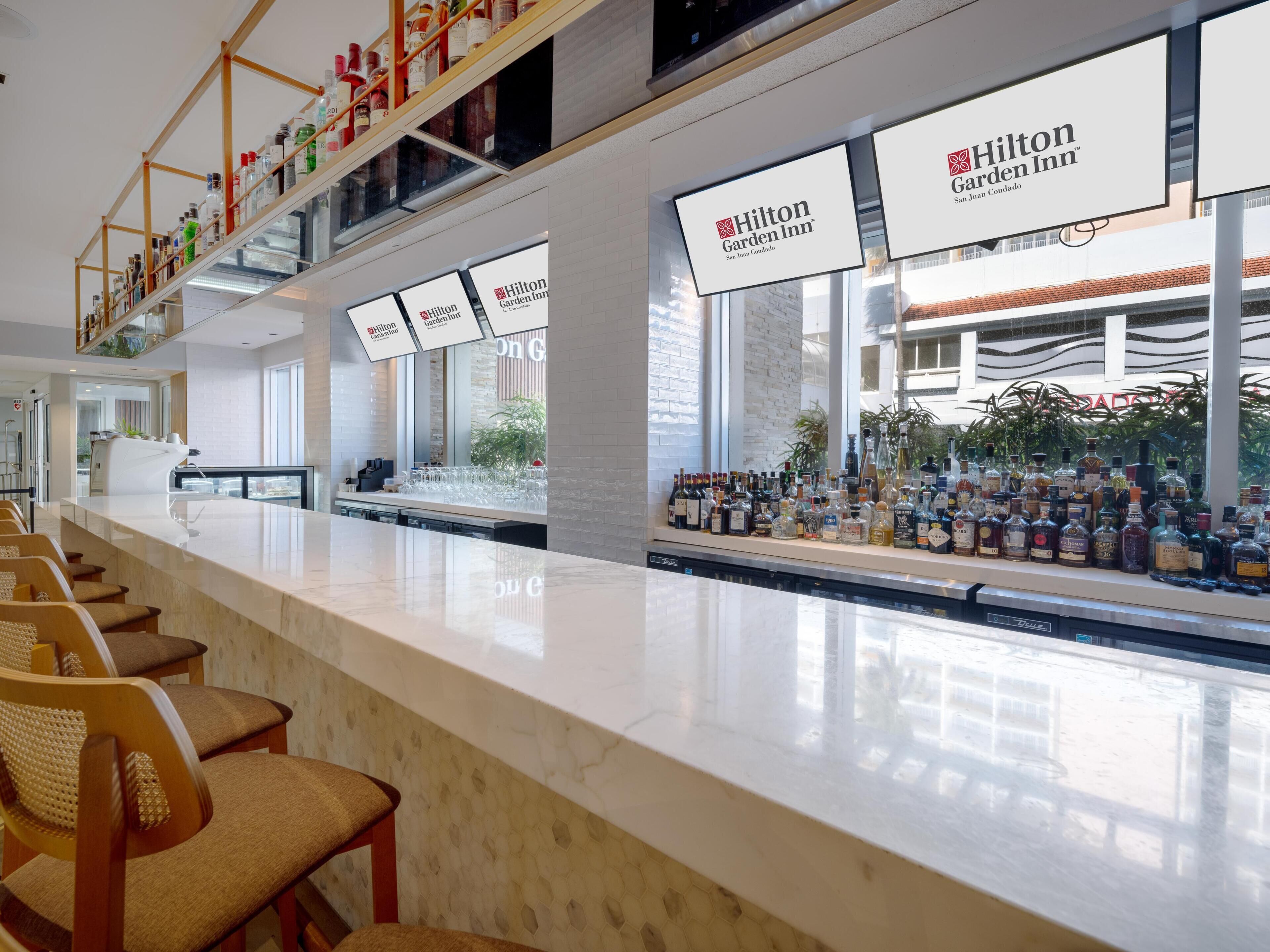 2 bars/lounges
