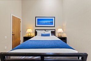 Tabla de planchar con plancha, wifi gratis y ropa de cama 