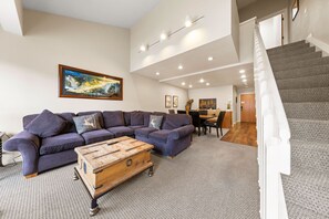 Tv, dvd-spelare och ett bordtennisbord