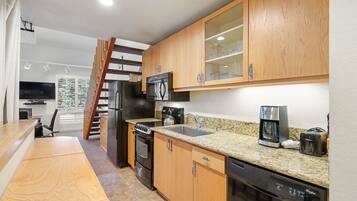 KĂŒhlschrank, Mikrowelle, Ofen, Herdplatte