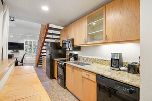 Fridge, microwave, oven, stovetop - 346 | King Loft - Ski In/Out, Steps to Slopes (Olympic Valley)