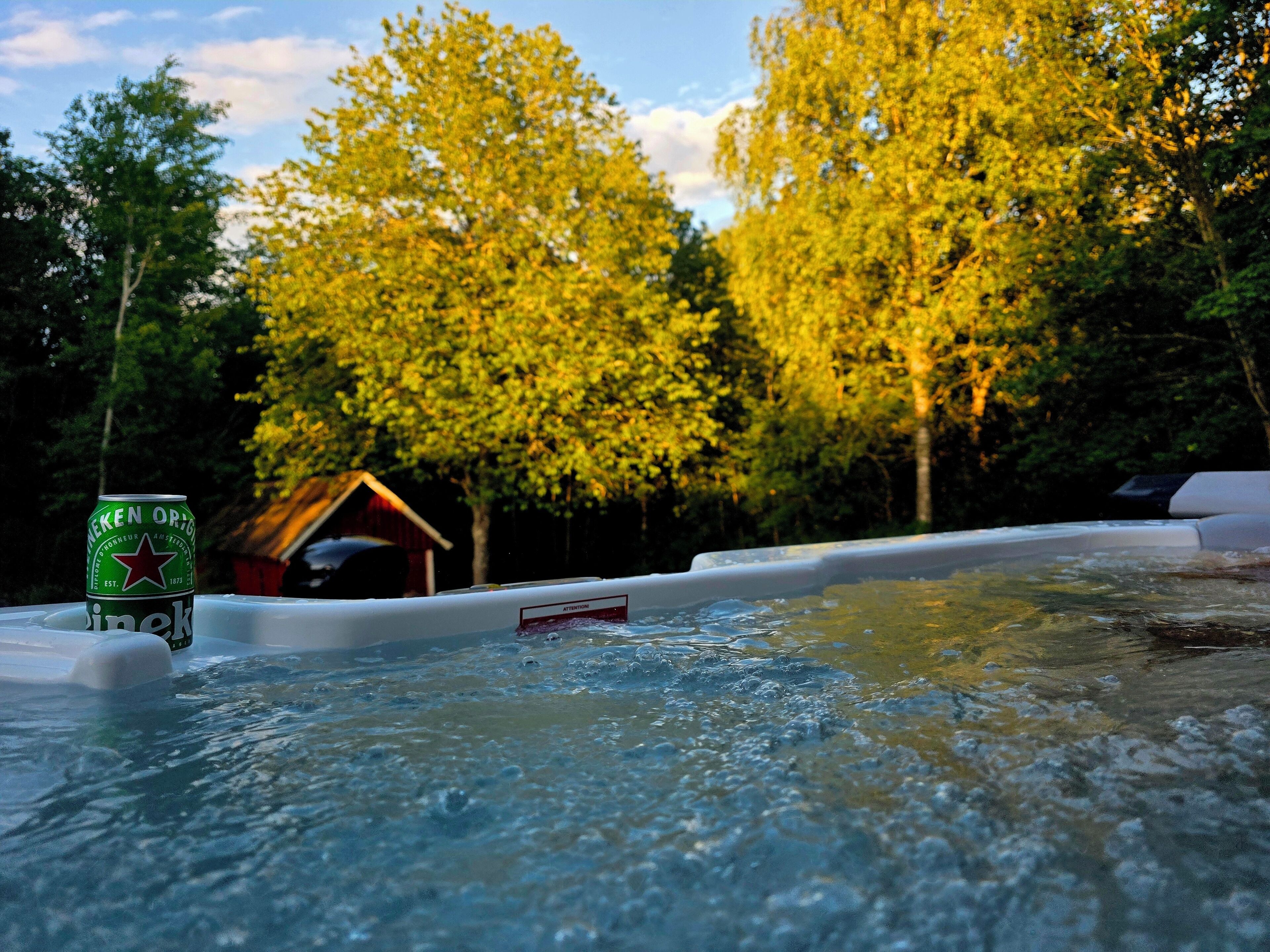 Outdoor spa tub