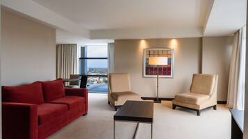Suite, 1 King Bed, Corner (Executive Floor) | Living area