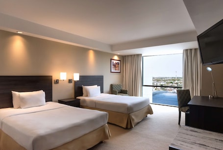 Ropa de cama de alta calidad, cubrecamas y minibar