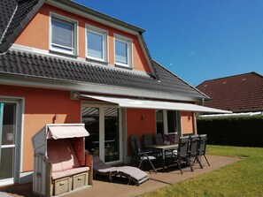 Outdoor dining - Haus Lütti für 8 Personen in Glowe, 400 m zum Strand, mit Kamin und Sauna (Glowe)