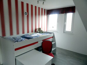 4 bedrooms, iron/ironing board, travel cot, free WiFi - Haus Lütti für 8 Personen in Glowe, 400 m zum Strand, mit Kamin und Sauna (Glowe)