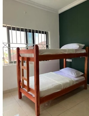 1 habitación, wifi y ropa de cama