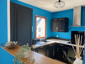 Kühlschrank, Mikrowelle, Ofen, Geschirrspüler