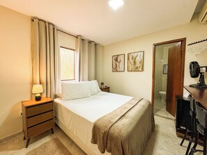 1 habitación, minibar, decoración personalizada y escritorio 