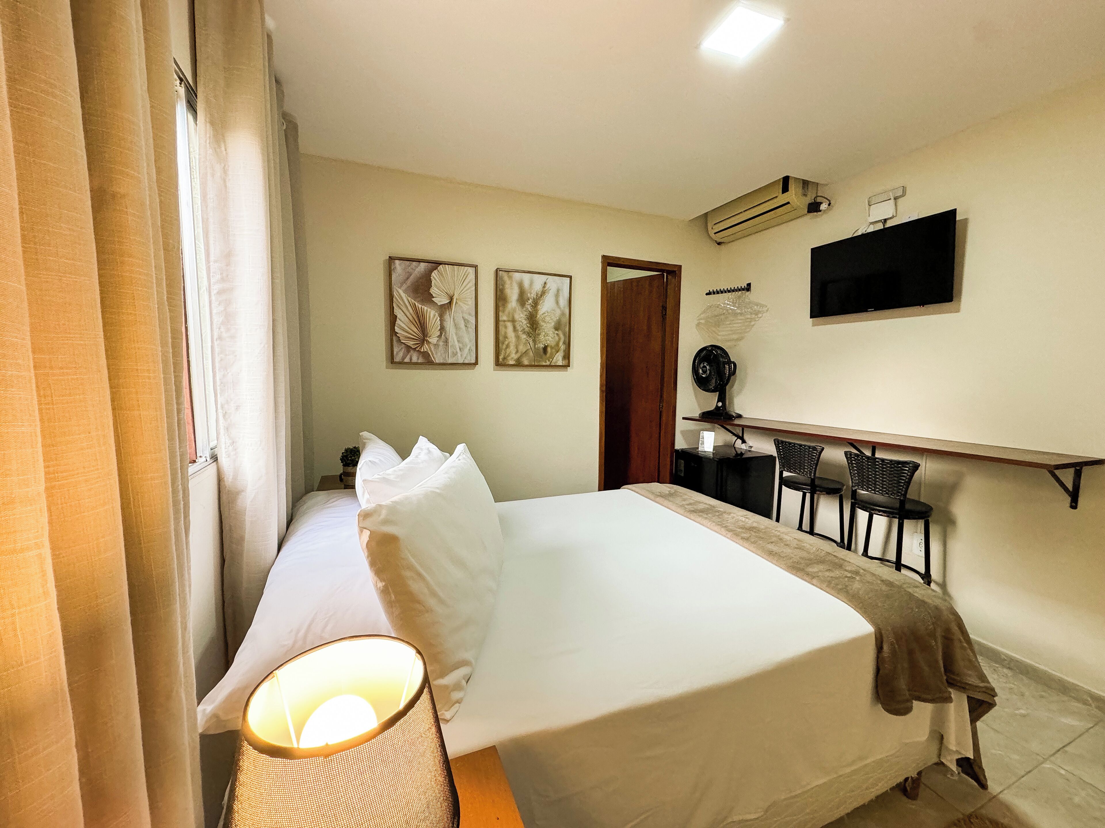 Superior Suite | Minibar, individually decorated, desk, laptop workspace