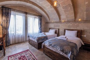 Chambre Confort avec lits jumeaux | Literie de qualité supérieure, matelas Select Comfort, minibar