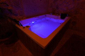 Luxury Room | Jetted bathtub