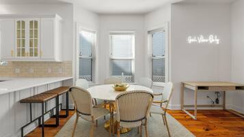 House | In-room dining