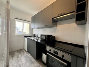 Fridge, microwave, oven, coffee/tea maker - ALBUFEIRA CENTRAL 10 by HOMING (Albufeira)