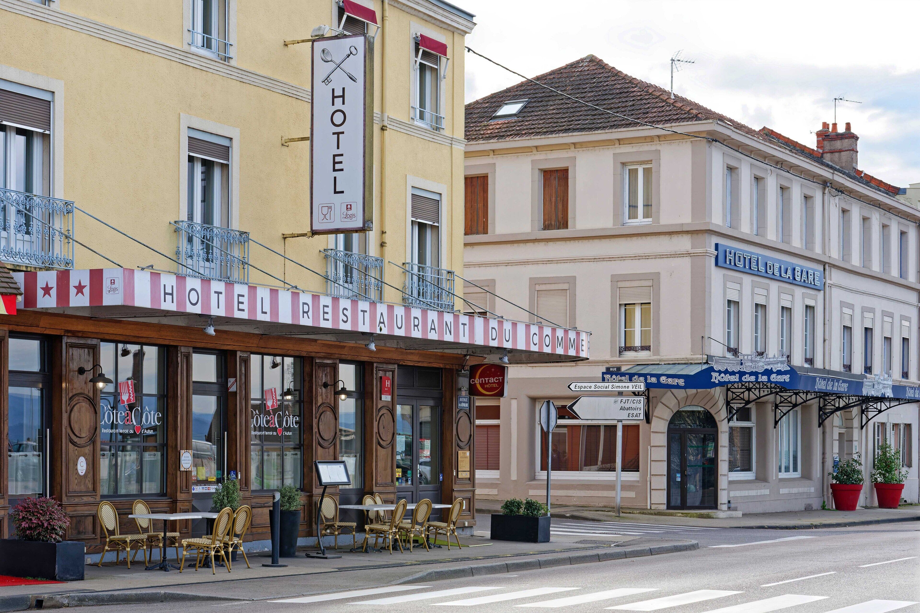 A hotel with outdoor seating and a sign indicating it is a restaurant.