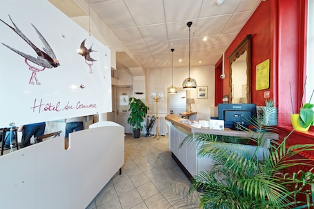 Recepción. Contact Hôtel du Commerce et son restaurant Côte à Côte