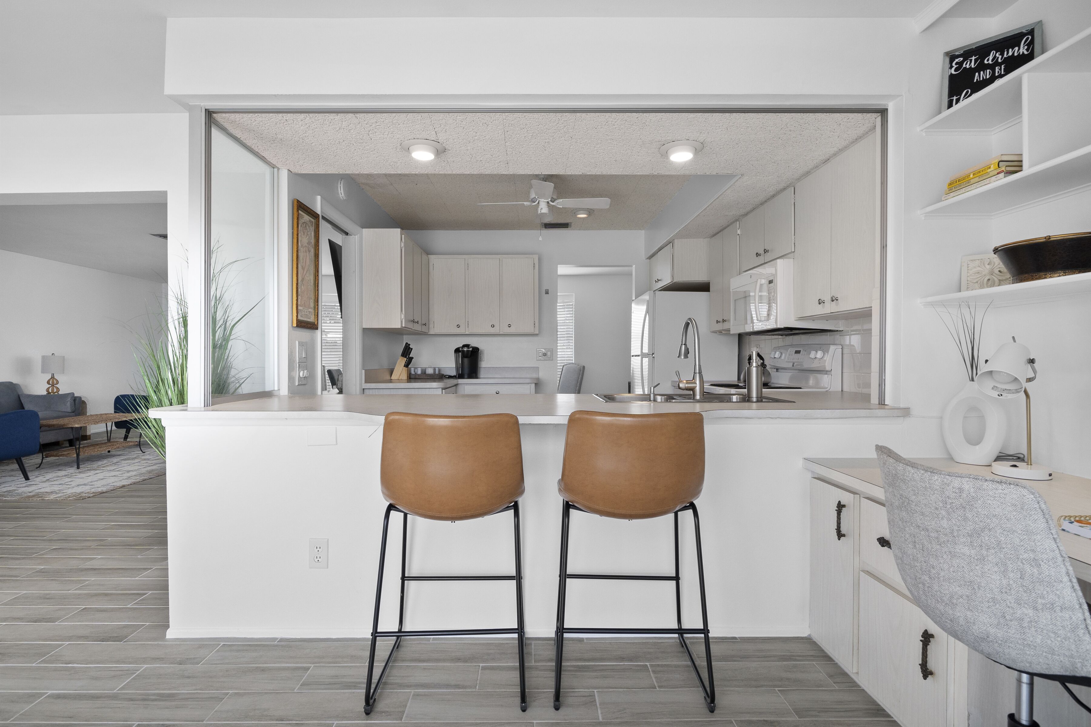 ثلاجة، ميكروويف، فرن، موقد طهي مسطح