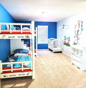 6 bedrooms, desk, iron/ironing board, travel cot