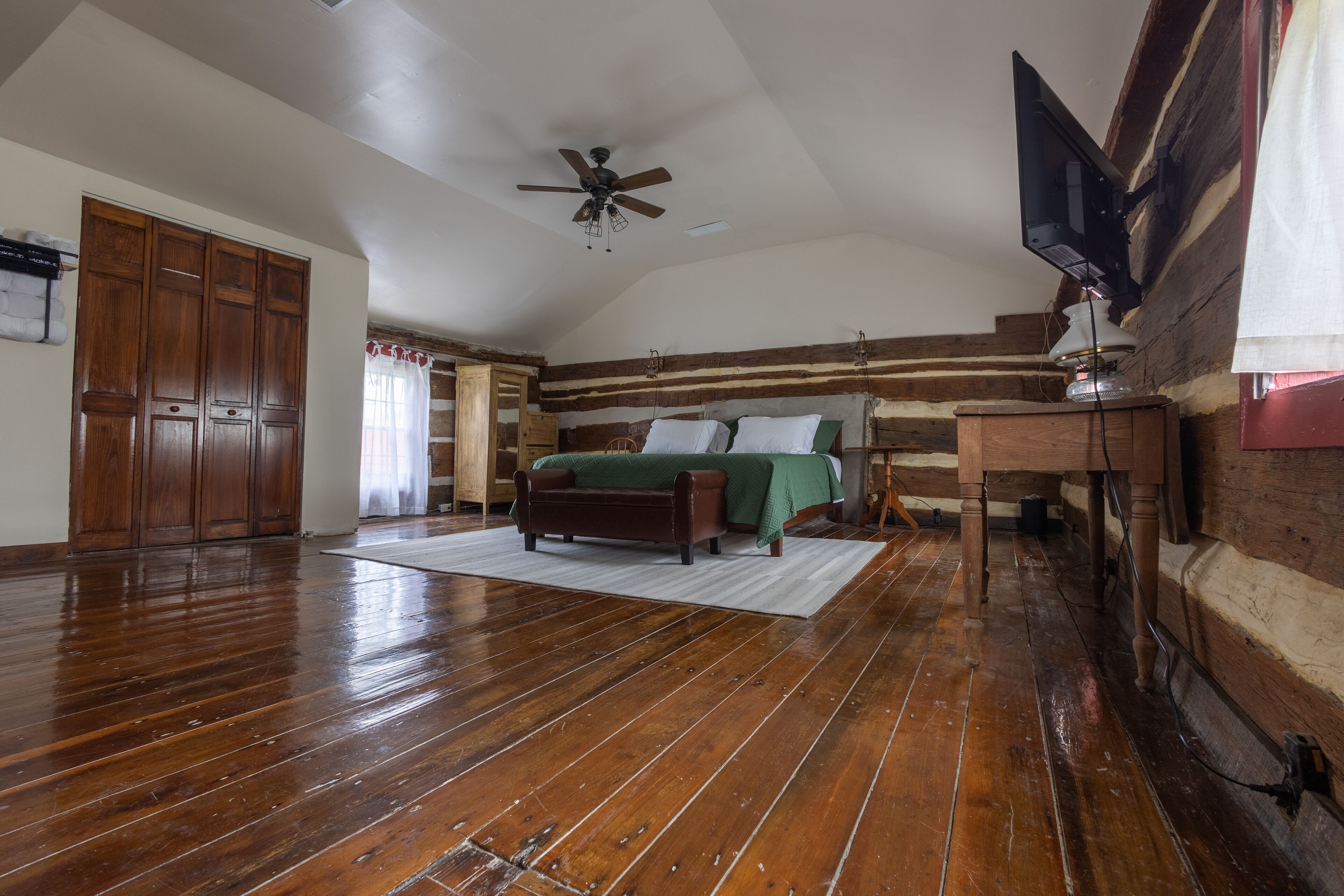 2 bedrooms, iron/ironing board, travel cot, free WiFi