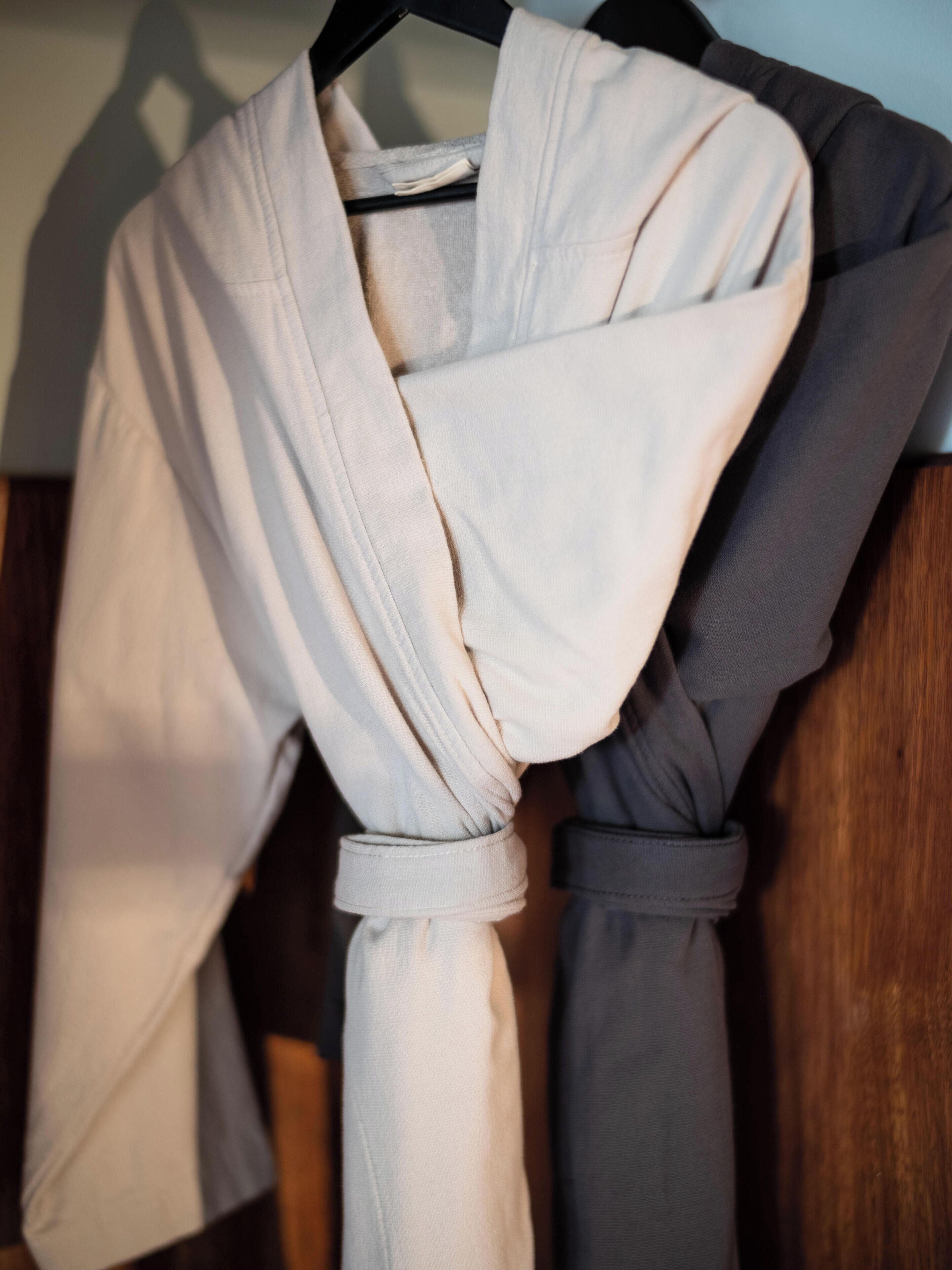 标准房 | 浴室 | 淋浴设施、吹风机、拖鞋