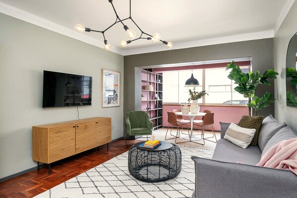 TV - Modern Sea Point Apartment - Wifi (Cape Town)