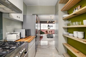 Fridge, microwave, oven, stovetop - Modern Sea Point Apartment - Wifi (Cape Town)