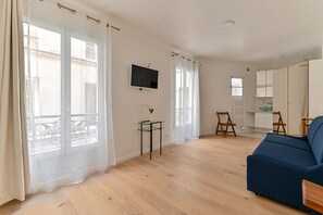 TV - Marais Vieille Temple Studio (Paris)