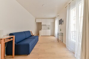 TV - Marais Vieille Temple Studio (Paris)