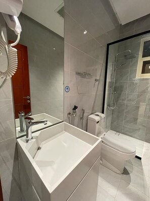 Familienapartment | Badezimmer | Hausschuhe