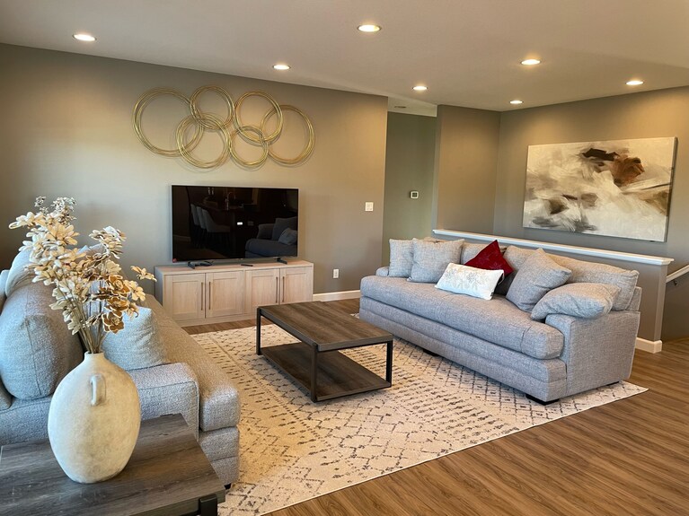 Modern Style Large Family Home. 5 Bed 3 Bath With Plenty Of Living Space. - Cedar Falls, IA