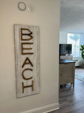 Interior - Sun & Fun - Cozy Condo, Pool, Tennis, Beach Access (Fort Myers Beach)