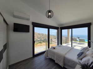 3 bedrooms, iron/ironing board, travel crib, free WiFi