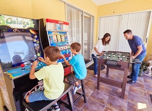 Game room - Lovely Rustic Urban Escape, near the Beach (Cape Coral)