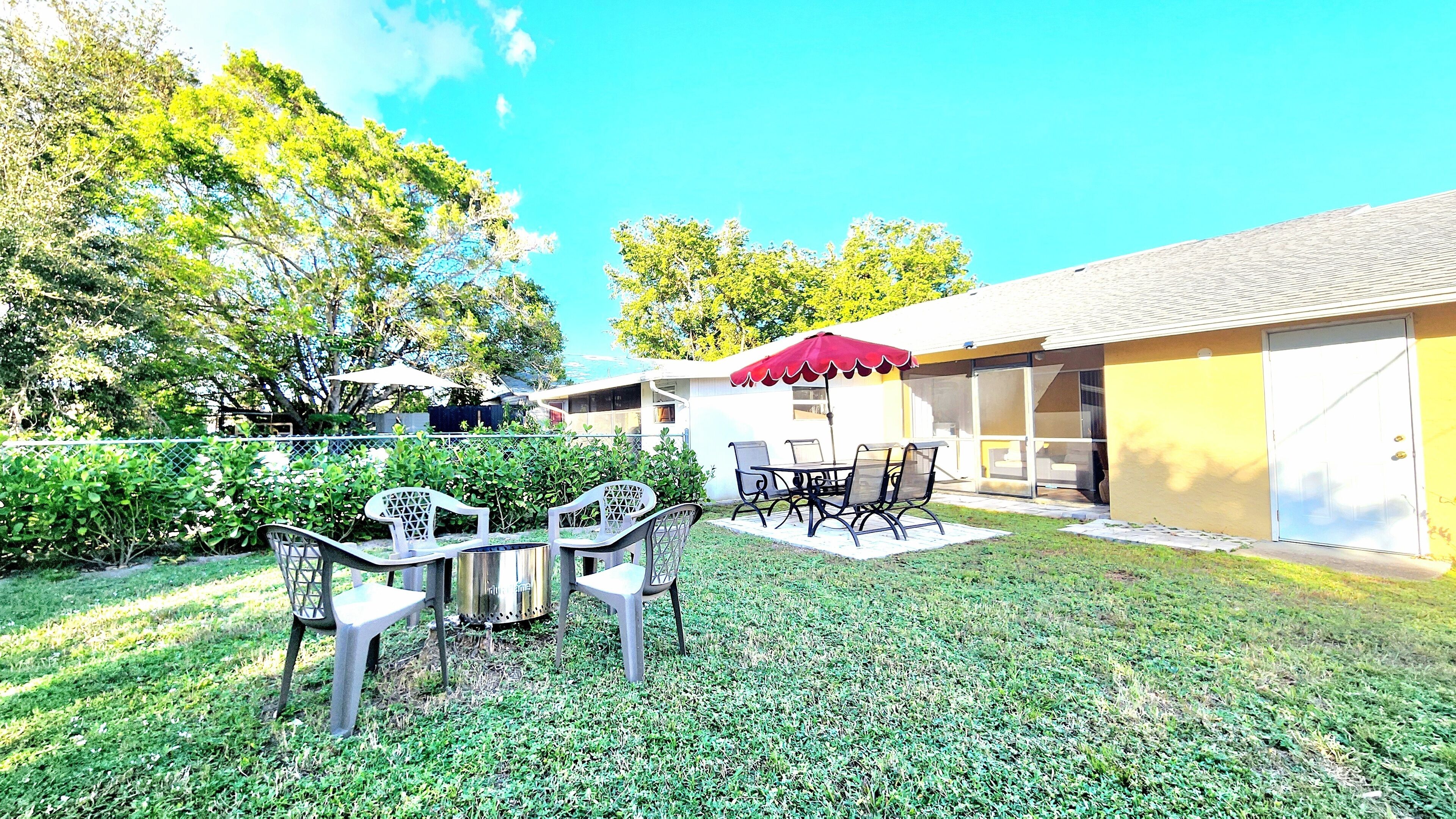 屋外ダイニングエ リア