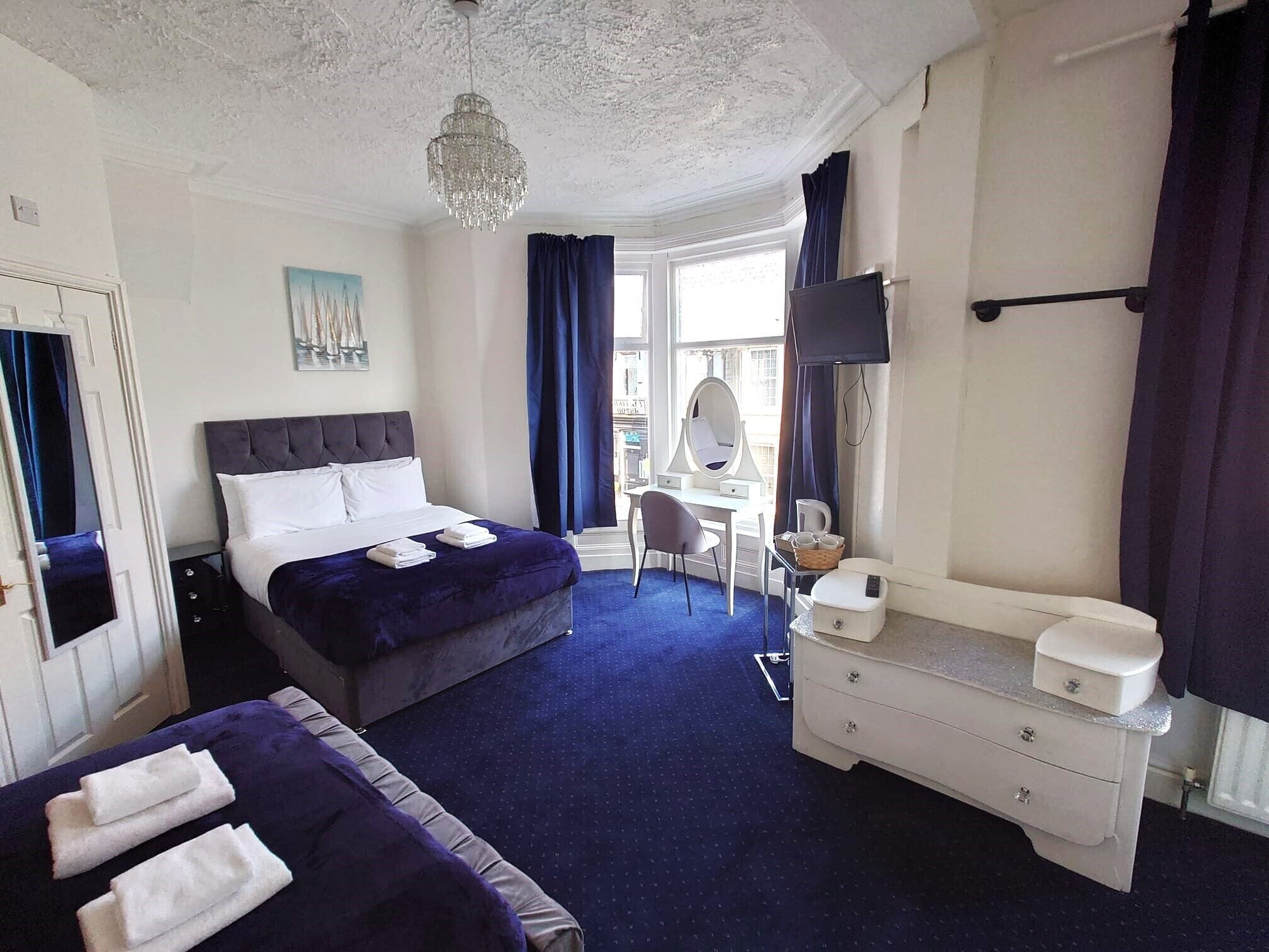 Familjerum | Sängtillbehör av högsta kvalitet, individuell inredning och unika möbler