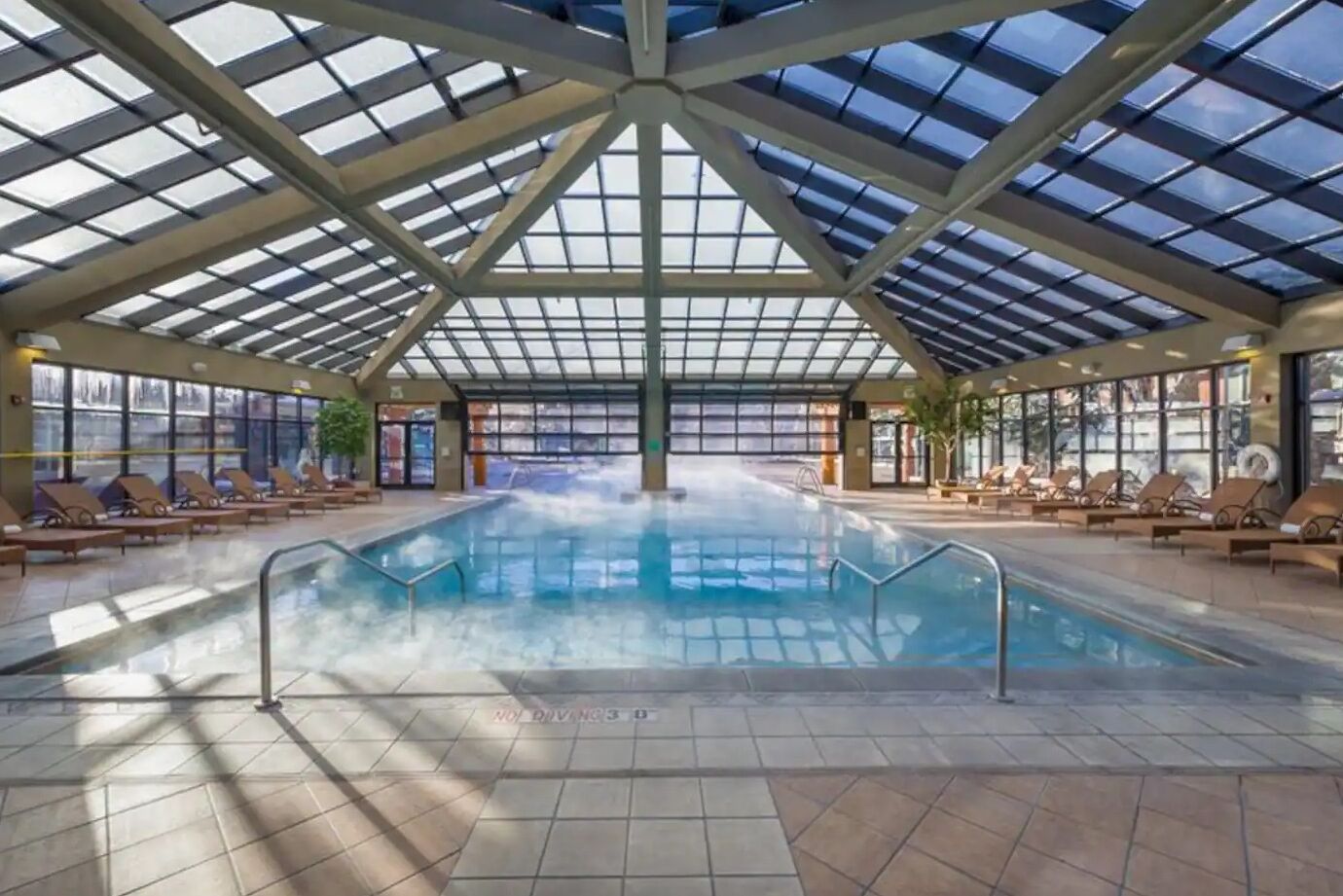 Piscine intérieure, piscine extérieure
