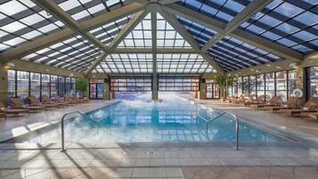 Piscine intérieure, piscine extérieure
