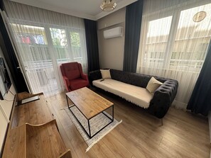 Apartamento clásico | Sábanas de algodón egipcio, ropa de cama de alta calidad, escritorio
