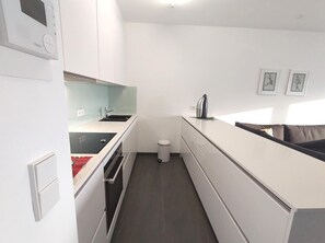Fridge, stovetop, dishwasher, coffee/tea maker