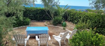 Vista mare: villa di 220 mq sul mare Ionio, accesso al mare con passarella 