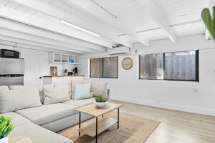 Design Cottage | Hypo-allergenic bedding, individually decorated, individually furnished