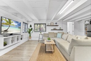 Design Cottage | Hypo-allergenic bedding, individually decorated, individually furnished - Oasis by Sun Getaway Rentals Fort Lauderdale (Fort Lauderdale)