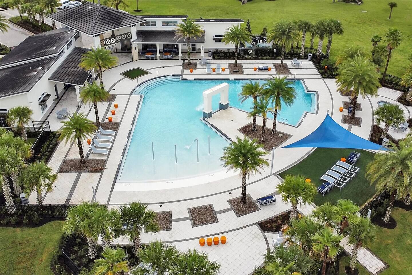 حمّام سباحة مُدفَّأ