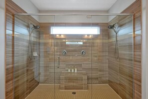 Dusche, Handtücher, Seife, Shampoo