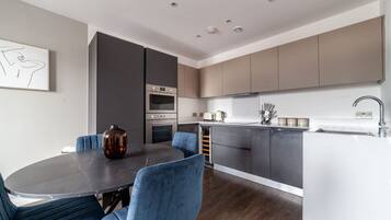 Refrigerador, horno, parrilla de estufa y lavavajillas