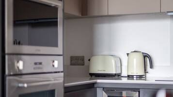 Refrigerador, horno, parrilla de estufa y lavavajillas