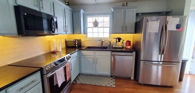 Comfy 4 BR Home in Westerville w\ Movie rm, Fenced yard, Large Deck w\ BBQ Grill