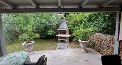 Moderne Unterkunft mit Terrasse, Garten, WiFi, BBQ